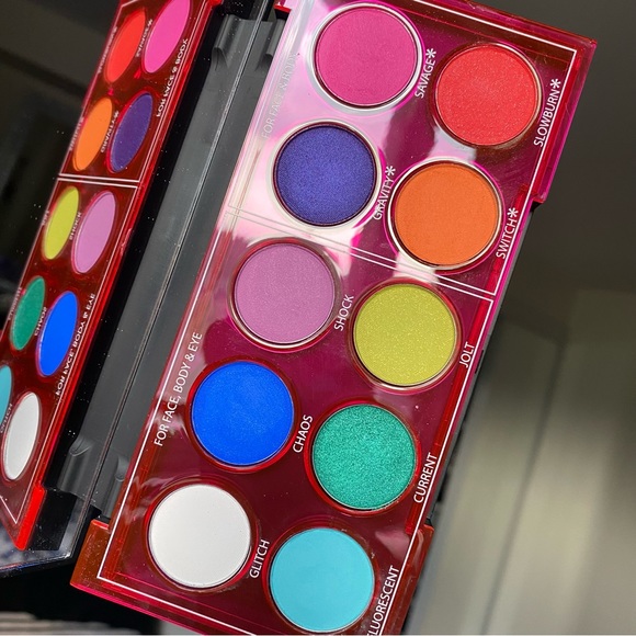 Urban Decay Wired Palette - Picture 2 of 5